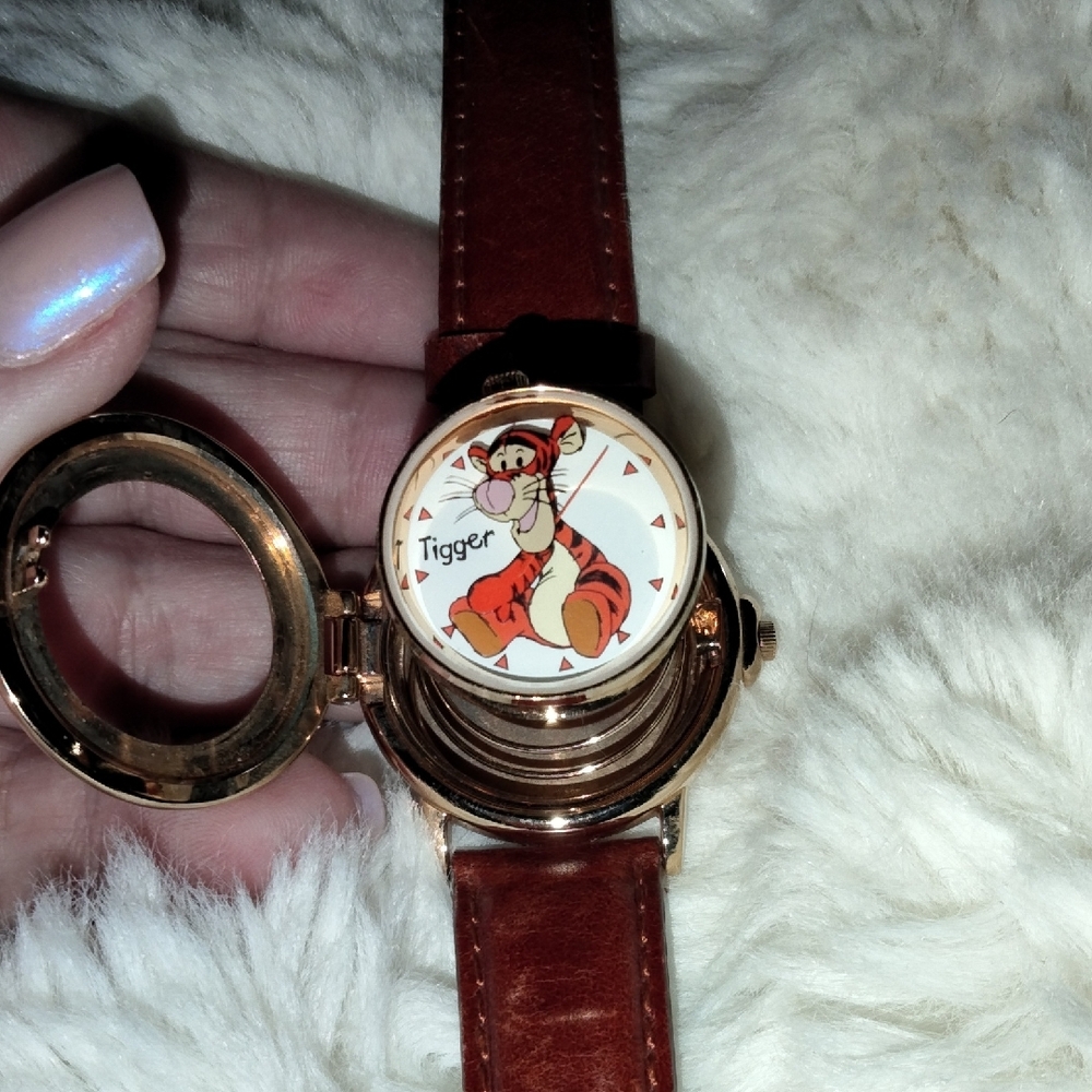 Disney Tigger Watch with Gold and Brown Accents - Picture 5 of 9